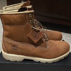 Timberland Brown and Cream Boots with High-Top Design and Padded Collar